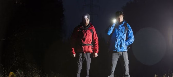 headlamp vs flashlight for camping