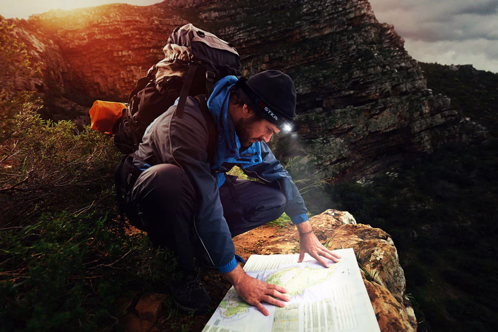 headlamp vs flashlight for camping